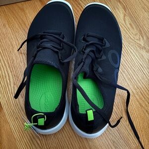 OOFOS Womens' OOmg Sport LS Low Shoe - White/Black Size 9.5 US